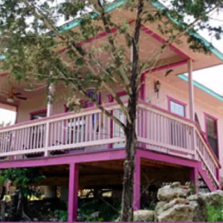 Lost Parrot Cabins Hotel